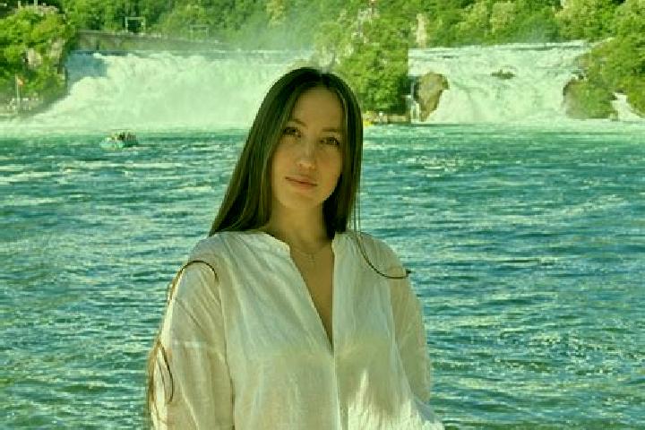 Ella, 21 — Escort in Pfaeffikon, Switzerland