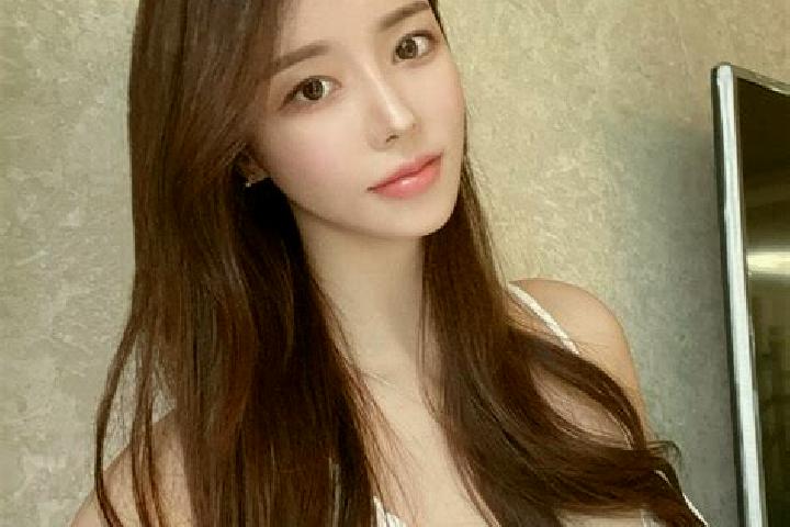 Ella, 21 — Escort in Youchou, China