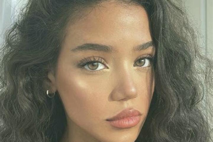 Ella, 22, a black brown-eyed middle eastern companion based in Canayre. Offering Duos, BDSM, CIM. Available for incall and outcall, day and evening dates.