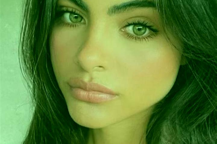 Ella, 22, a brunette hazel-eyed asian companion based in Ballabio. Offering GFE, Dinner Date, Roleplay, Deep French Kissing. Available for incall and outcall...