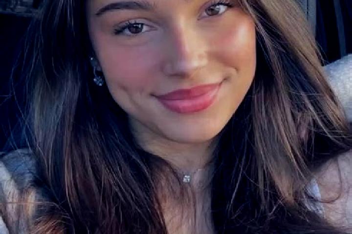Ella, 22, a brunette hazel-eyed latina companion based in Auppegard. Offering Fetish, A-Level, Travel Companion. Available for incall and outcall, day and ev...