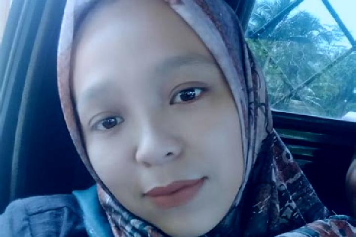 Ella, 22 — Escort in Cinyawar, Indonesia