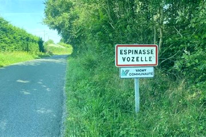 Ella, 22 — Escort in Espinasse-Vozelle, France