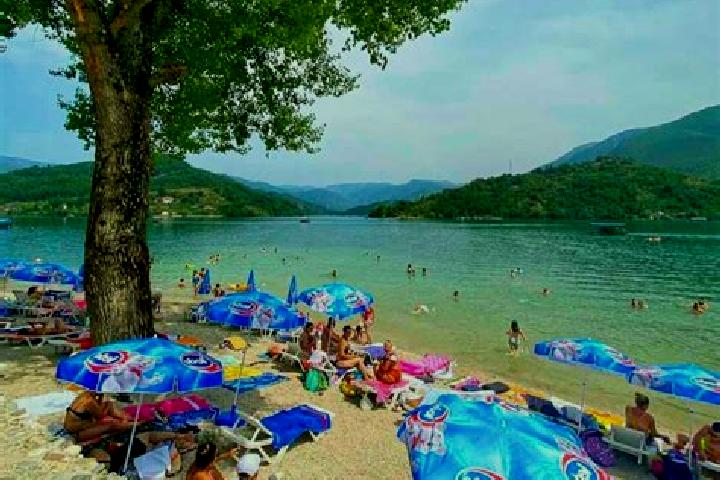 Ella, 22 — Escort in Jezero, Bosnia and Herzegovina