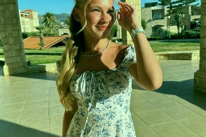 Ella, 22 — Escort in Skye, Australia