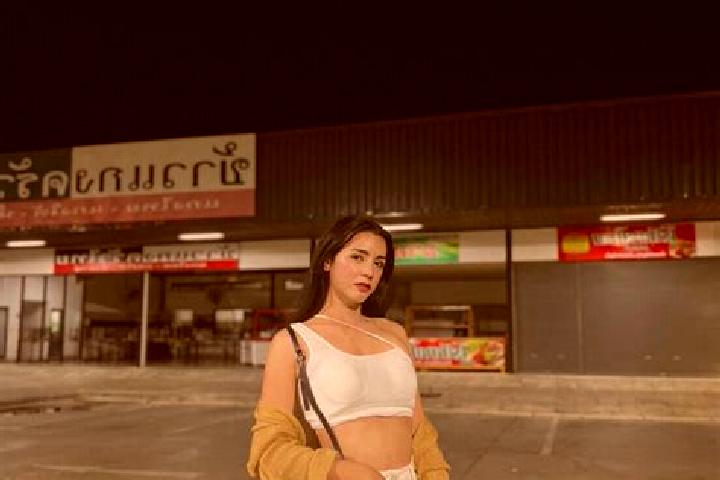 Ella, 22 — Escort in Wang Noi, Thailand