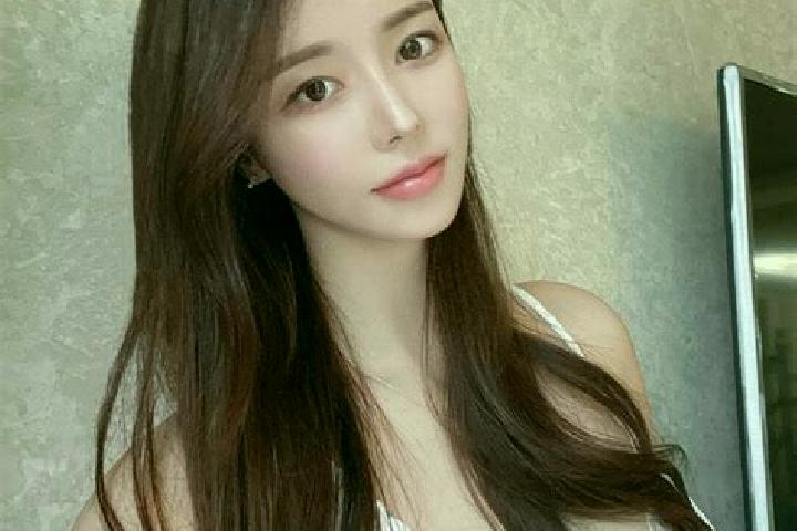 Ella, 22 — Escort in Wanmao, China