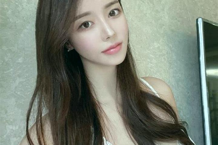 Ella, 22 — Escort in Zhalinghu, China