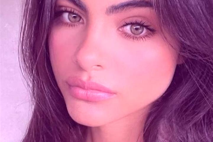 Ella, 23, a brunette green-eyed latina companion based in Santino. Offering Duos, Tantra, Striptease, Party Girl. Available for incall and outcall, day and e...
