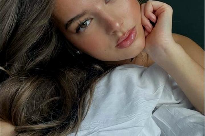 Ella, 23, a chestnut hazel-eyed slavic companion based in Diaguily. Offering Fetish, Overnight, Erotic Massage, OWO. Available for incall and outcall, overni...