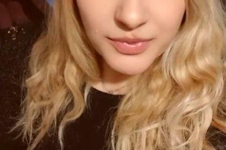 Ella, 23 — Escort in Balcaciu, Romania