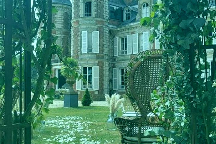 Ella, 23 — Escort in Chaumes-en-Brie, France