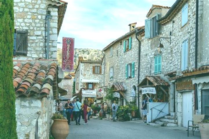 Ella, 23 — Escort in Gourdon, France