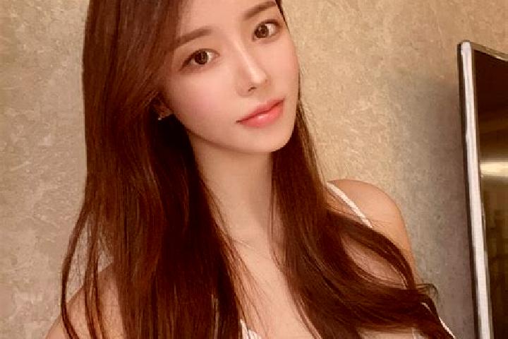Ella, 23 — Escort in Hongcao, China