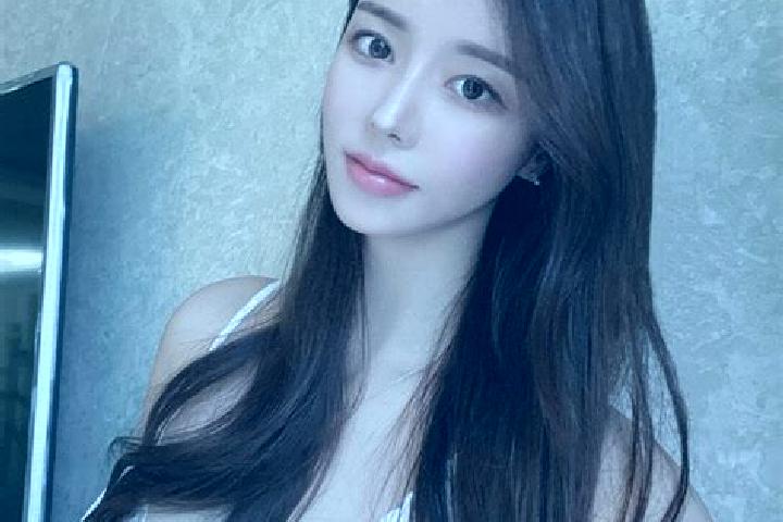 Ella, 23 — Escort in Jiahanbage, China
