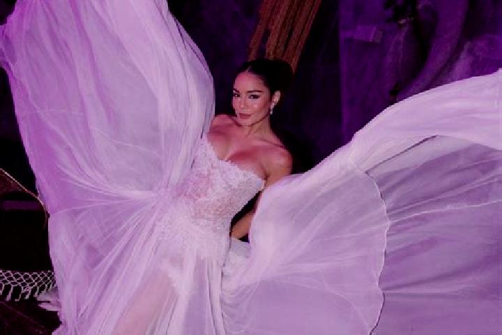 Ella, 23 — Escort in Wang, Austria