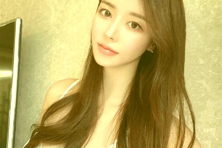 Ella, 23 — Escort in Xunhe, China