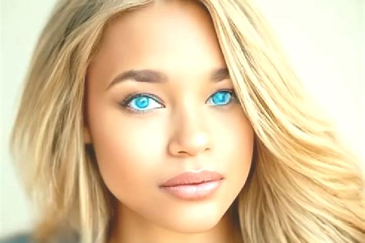 Ella, 24, a blonde blue-eyed latina companion based in Lattarico. Offering CIM, Fetish, Erotic Massage, Domination, Deep French Kissing. Available for incall...