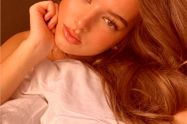 Ella, 24, a chestnut hazel-eyed latina companion based in Rocchacc. Offering Overnight, Massage, Deep French Kissing. Available for incall and outcall, day a...
