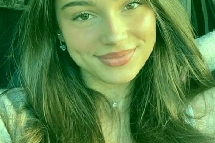 Ella, 24, a chestnut hazel-eyed mediterranean companion based in Henley-on-Thames. Offering Erotic Massage, Deep French Kissing. Available for incall and out...