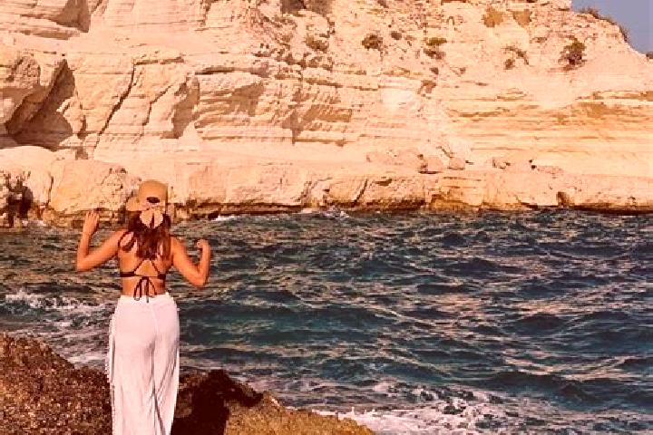 Ella, 24 — Escort in Akyar, Turkey
