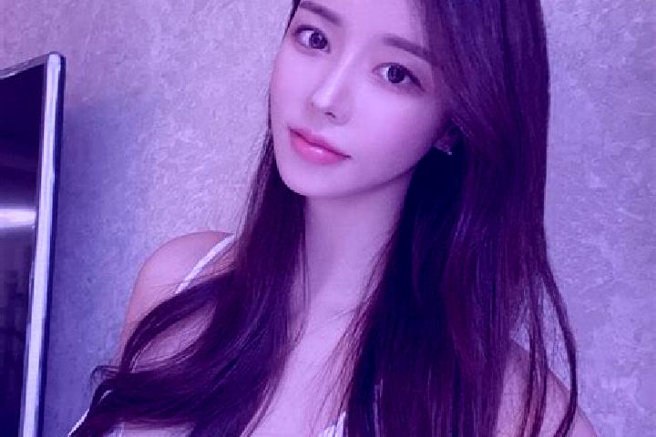 Ella, 24 — Escort in Jiaoshi, China