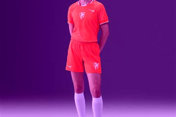 Ella, 24 — Escort in Stompetoren, Netherlands
