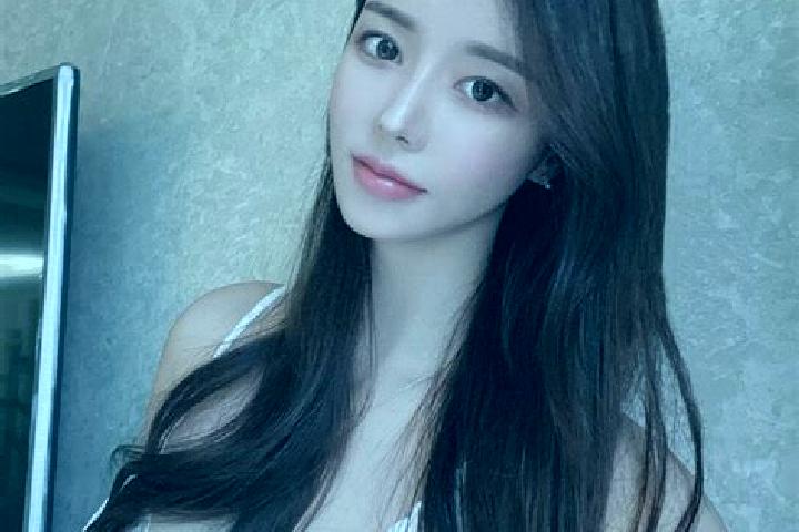 Ella, 24 — Escort in Turpanyuezi, China