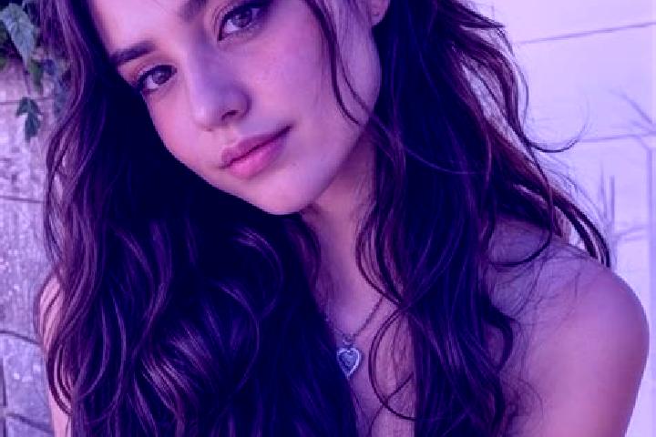 Ella, 25, a auburn amber-eyed ebony companion based in Dubrovskoye. Offering Domination, Girlfriend Experience, Deep French Kissing, 69. Available for incall...