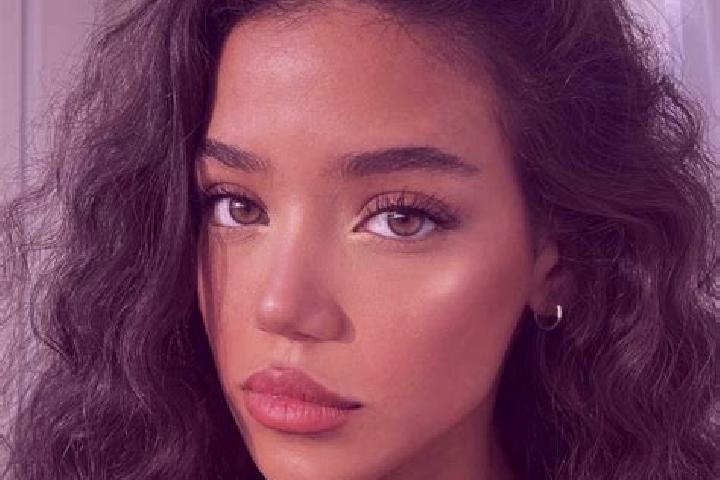 Ella, 25, a black brown-eyed caucasian companion based in Tapirai. Offering Erotic Massage, Duos, Tantra, Girlfriend Experience, CIM. Available for incall an...