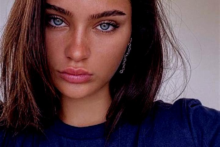 Ella, 25, a brunette green-eyed caribbean companion based in Aga. Offering Couples, A-Level, Party Girl. Available for incall and outcall, overnight bookings...