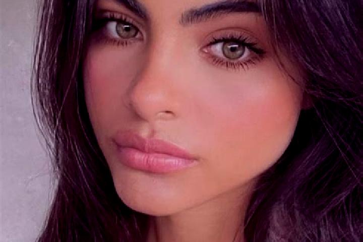 Ella, 25, a brunette green-eyed latina companion based in Kaerla. Offering Party Girl. Available for incall and outcall, day and evening dates.