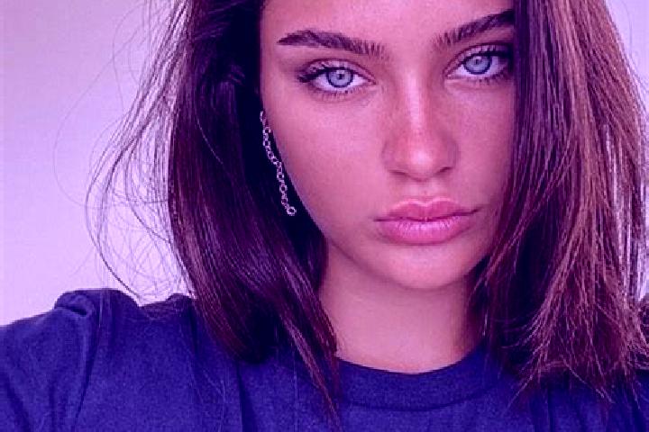 Ella, 25, a red brown-eyed mediterranean companion based in Krasne-Lasocice. Offering Domination, Couples, Erotic Massage, Party Girl. Available for incall a...