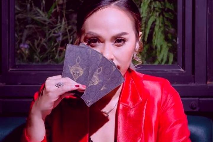 Ella, 25 — Escort in Bang Mun Nak, Thailand