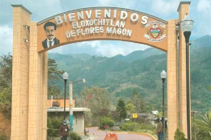 Ella, 25 — Escort in Eloxochitlan de Flores Magon, Mexico