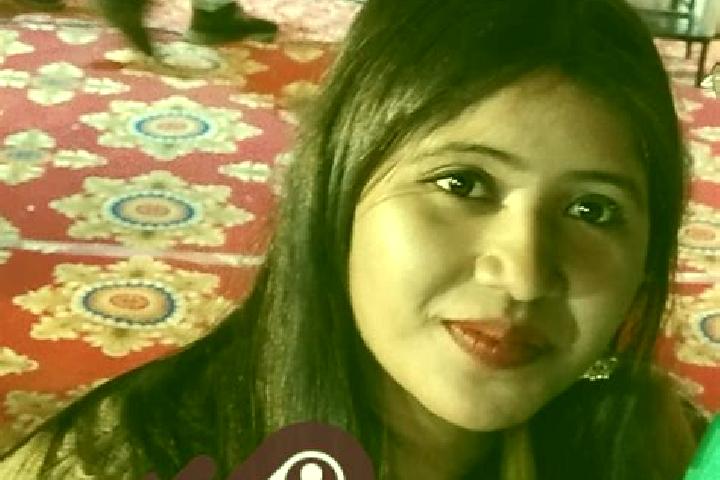 Ella, 25 — Escort in Khalari, India