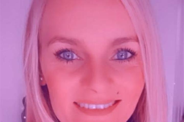 Ella, 25 — Escort in Le Coux, France