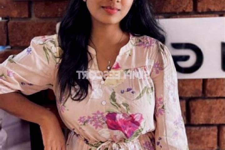 Ella, 25 — Escort in Manjeri, India