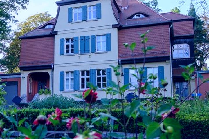Ella, 25 — Escort in Neudietendorf, Germany