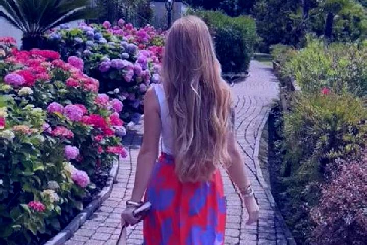 Ella, 25 — Escort in Porlezza, Italy