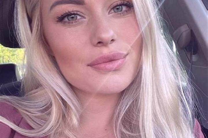 Ella, 26, a blonde hazel-eyed caribbean companion based in El Frasno. Offering GFE, BDSM, Girlfriend Experience. Available for incall and outcall, day and ev...