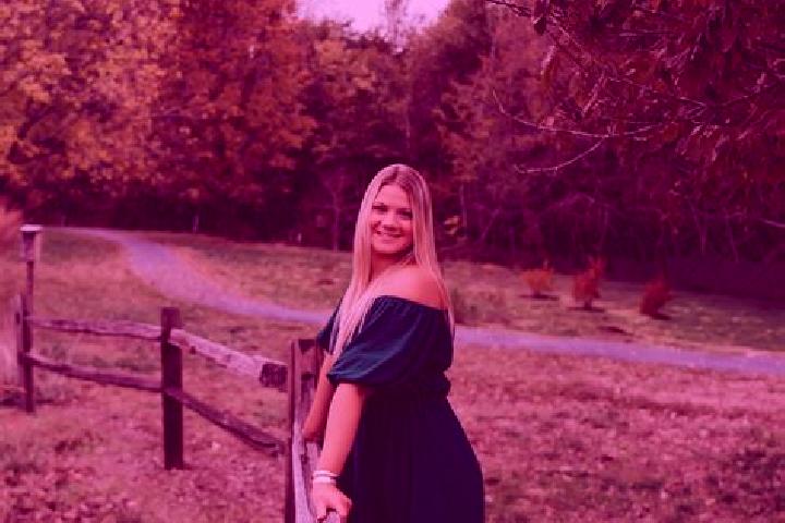 Ella, 26 — Escort in Bartelso, United States