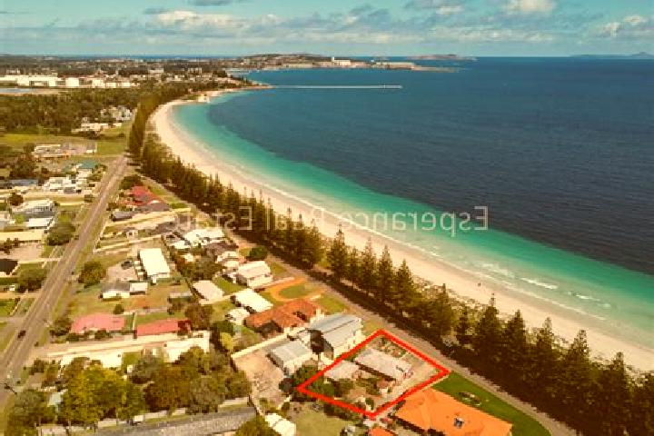 Ella, 26 — Escort in Castletown, Australia