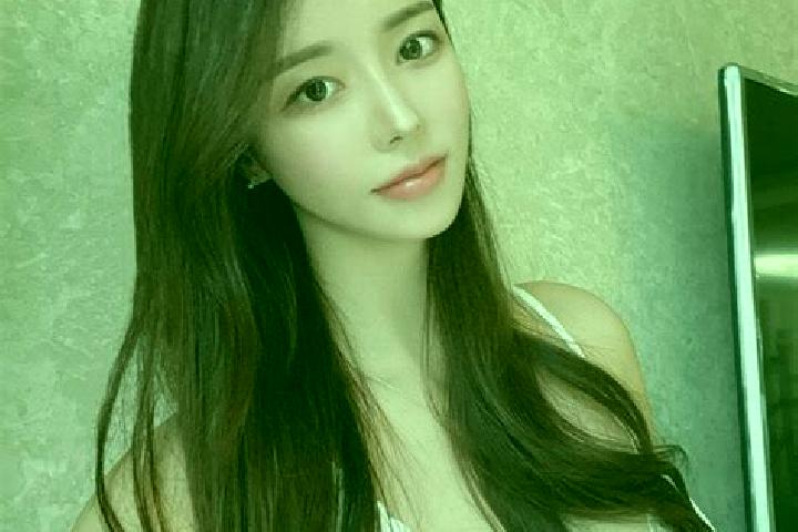 Ella, 26 — Escort in Yuhexin, China