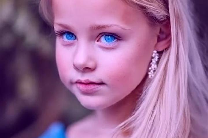 Ella, 27, a blonde blue-eyed caucasian companion based in Selbagnone. Offering Massage, Party Girl, Overnight. Available for incall and outcall, overnight bo...
