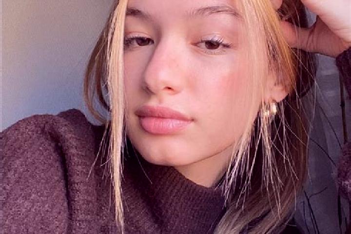 Ella, 27, a blonde brown-eyed middle eastern companion based in Cibeber. Offering OWO, Massage, Domination. Available for incall and outcall, day and evening...