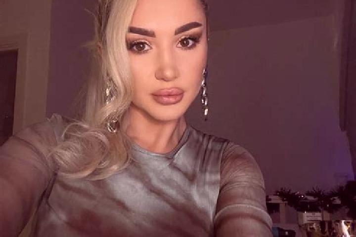 Ella, 27, a blonde dark-eyed asian companion based in Siguenza. Offering GFE, Striptease, Duos, Tantra, BDSM. Available for incall and outcall, overnight boo...