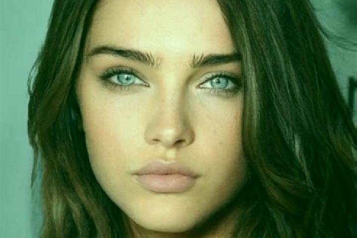 Ella, 27, a brunette blue-eyed ebony companion based in Giglio Castello. Offering Couples, 69, Massage. Available for incall and outcall, day and evening dates.