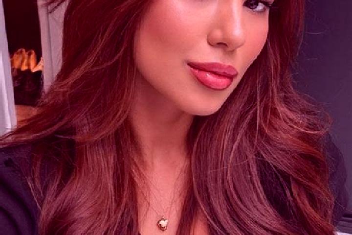 Ella, 27, a chestnut brown-eyed latina companion based in Chene-Bourg. Offering GFE, Party Girl, Couples, 69. Available for incall and outcall, day and eveni...
