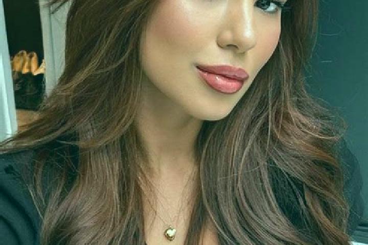 Ella, 27, a chestnut brown-eyed latina companion based in Saint Andrews. Offering Deep French Kissing, Erotic Massage, Domination, Tantra. Available for inca...